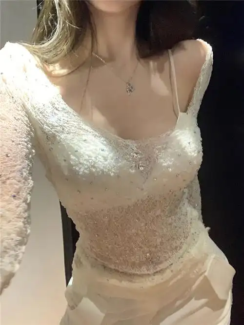 重工镶钻镂空u领长袖蕾丝t恤女夏季小众内搭辣妹修身透视白色上衣