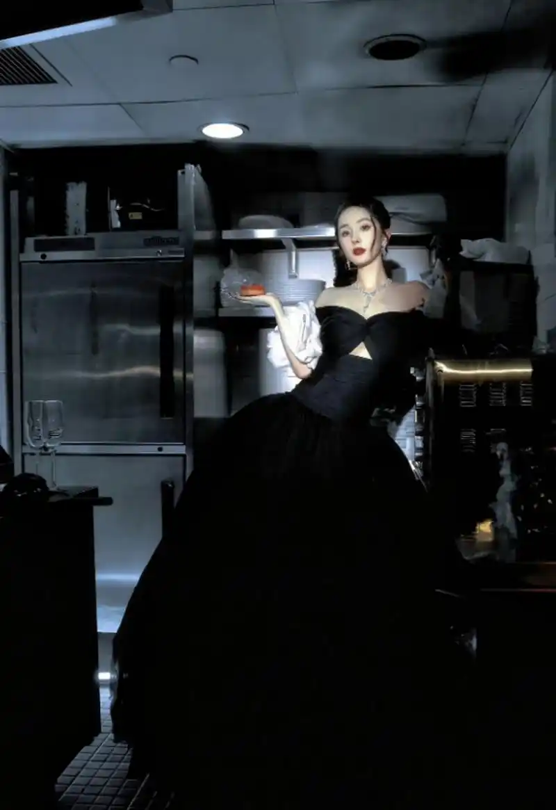 杨幂黑色礼服也太好看了吧