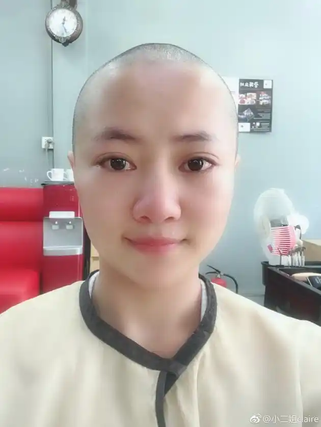 求爱张杨女主角晒剃光头照:斩断所有情丝