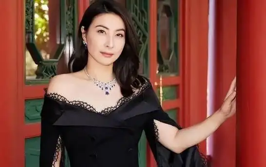 米兰这一夜郭晶晶又矮又胖是对内娱白幼瘦审美的反击