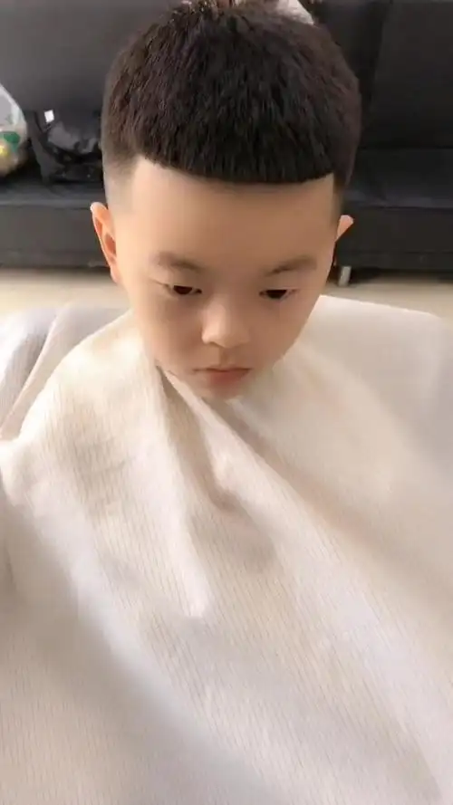 给小哥哥做个飞机头,非常精神帅气逼人