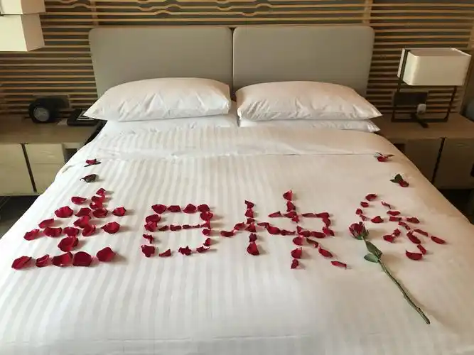 入住当天生日,房间做了简单布置.