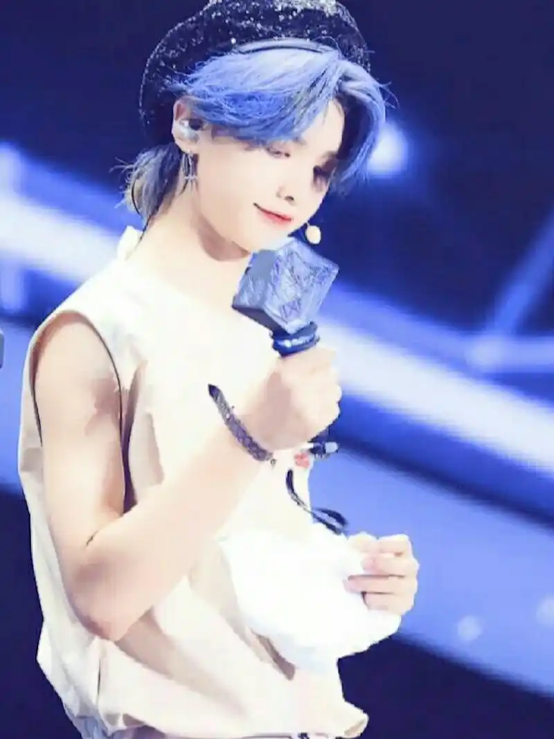 "野草永远嫉妒高贵的玫瑰"就算你把键盘敲烂 我们的黄明昊照样光芒