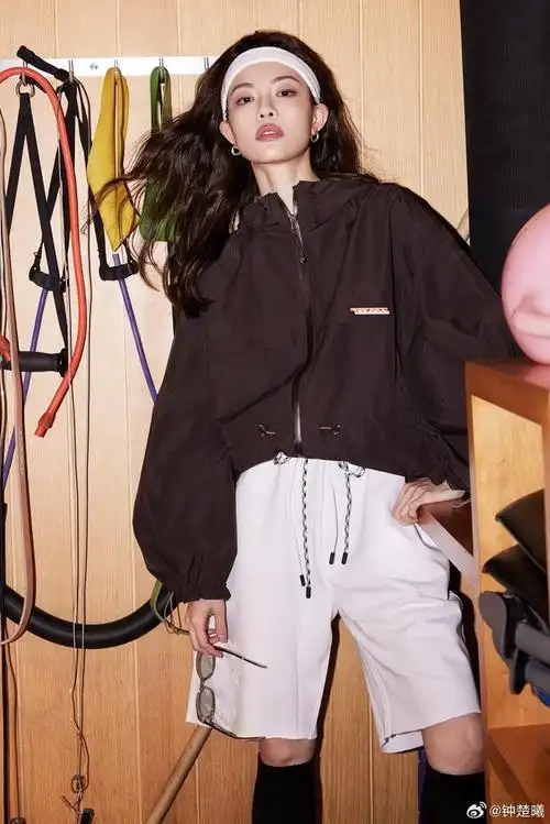 钟楚曦最新写真图姐换风格了吗好酷好飒