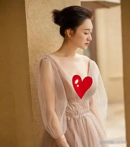 绝世美人李小冉再度登场内衣代言惊艳亮相