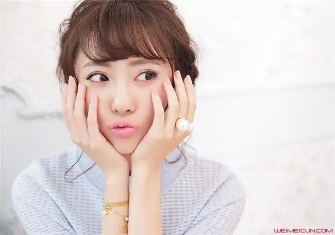 刘萌萌鼻子整容了吗刘萌萌整容前后对比照相差甚远