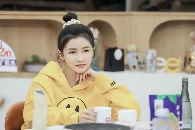 怦然再心动王子文教蔡卓宜穿搭秀大长腿腼腆男嘉宾靠细节加分