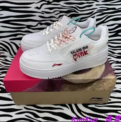 李宁迪士尼联名草莓熊女子女子小白鞋经典休闲鞋agcr4721运动休闲鞋