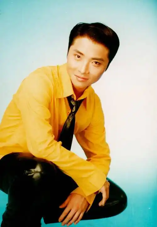 九十年代3位当红男歌星:他们的歌你绝对会唱,家事情事你却不知_黄鹤翔