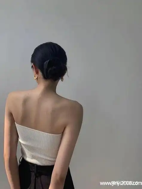 女性晒后背的好处(晒背多久排出湿气)