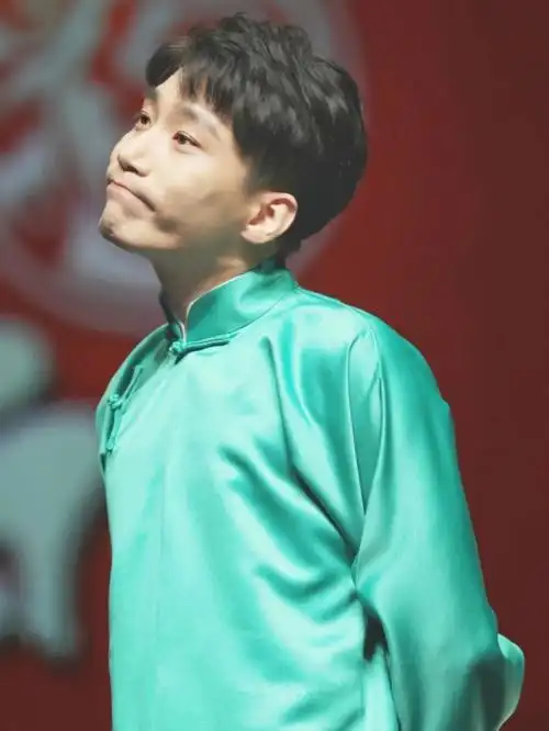 谁有华哥在dy抖包袱的那个视频……简单说就是华哥露腹肌的那个,本人