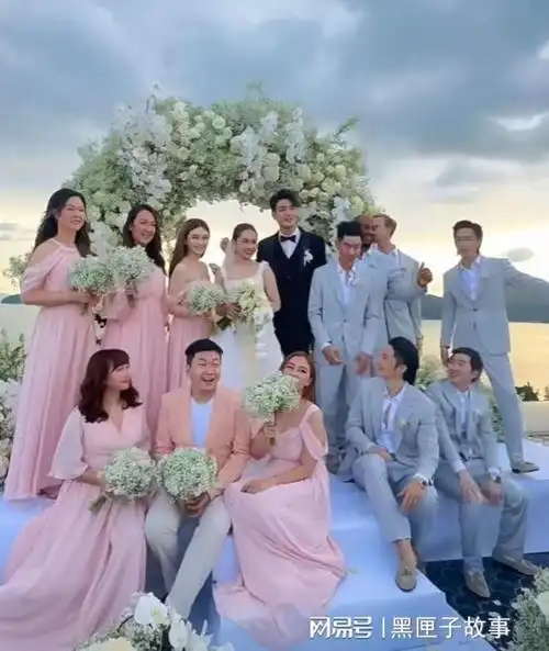 李珠衔和angelababy闺蜜大婚现场众星云集酒席风格引争议