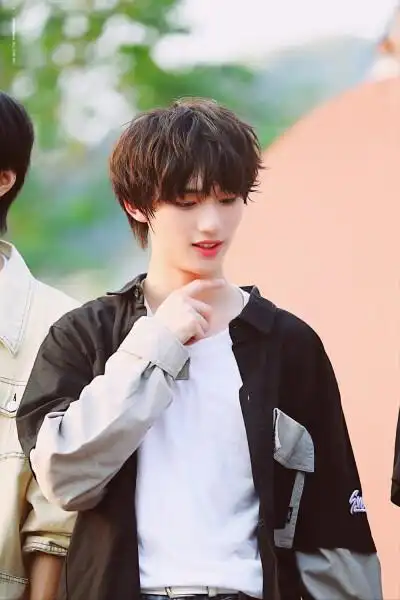 王牌ace 丁程鑫.