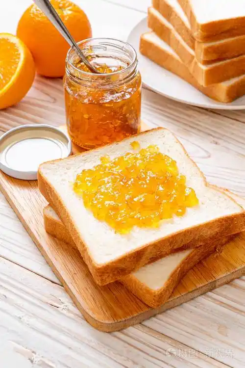 slicesofbreadwithorangejam