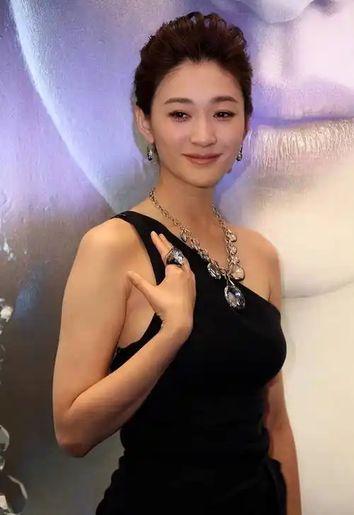 李小冉:被富商折磨4年,2次流产,没想到男闺蜜砸下5亿接盘成功