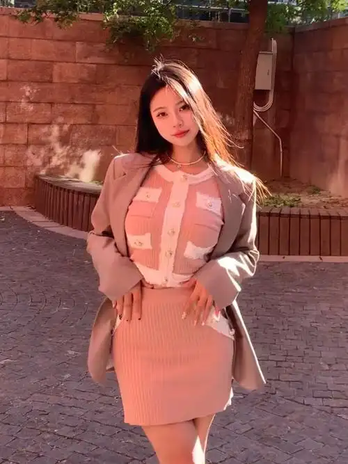 7815这里是利利～身高168 体重130斤微胖女生嘿嘿最近忙于学习真