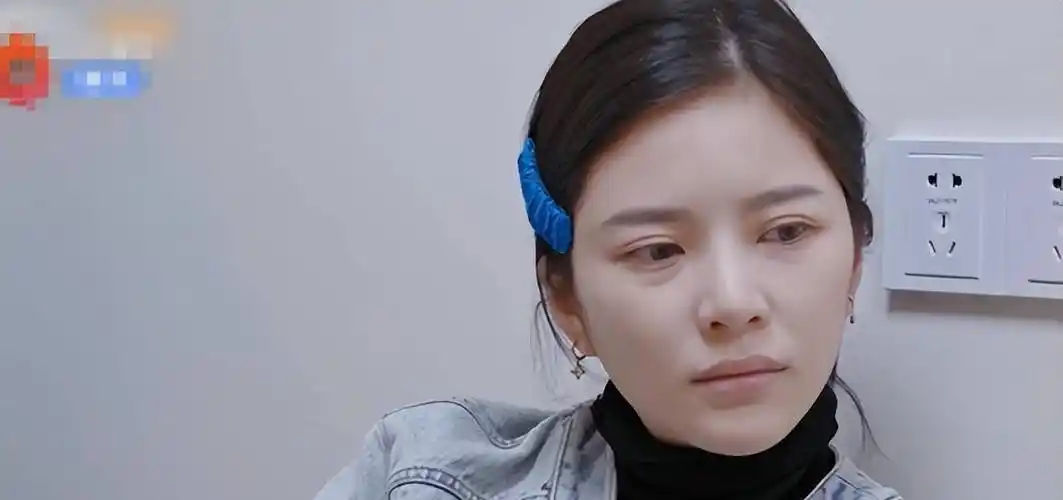 与大明星杜淳相比,王灿的简历要逊色的多,加上她有过一段婚史,网友