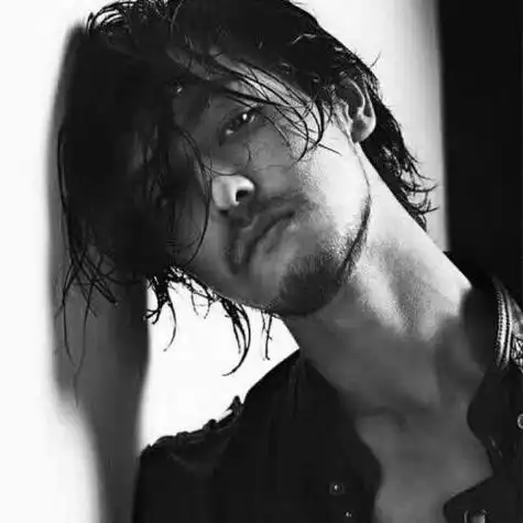 男生头像冷酷帅气黑白伤感