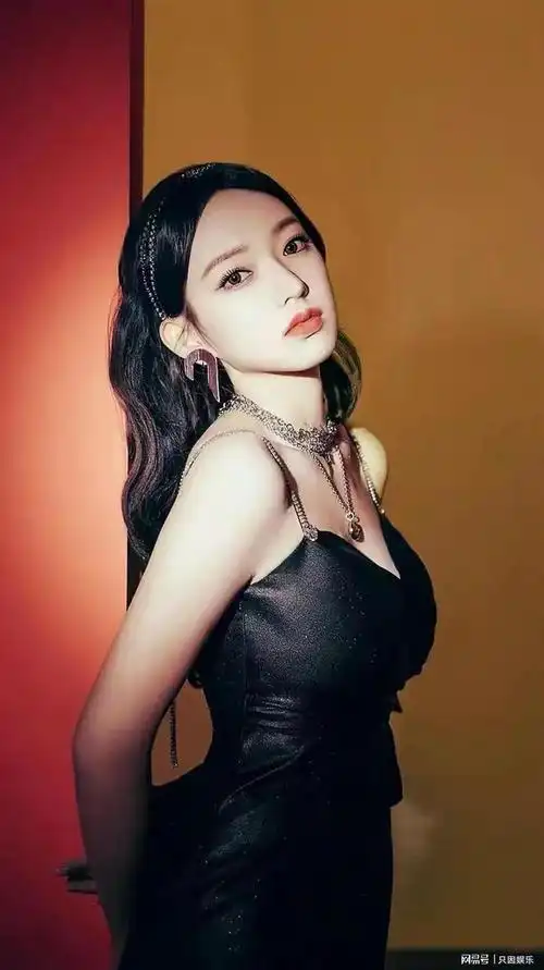 程潇温柔如奶个性如潇曲线身材堪称人间芭比