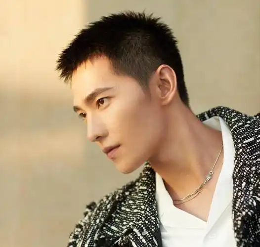 心坎里了,长得帅真的可以为所欲为呢还有哪些你觉得帅气的寸头帅哥呢?