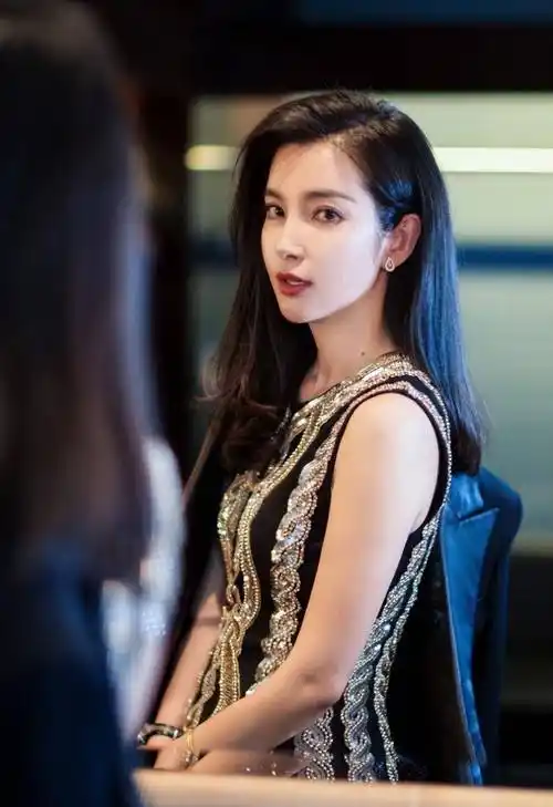 事实证明,一夜"毁掉"彭于晏的李冰冰,揭露了娱乐圈的残酷真相_明星