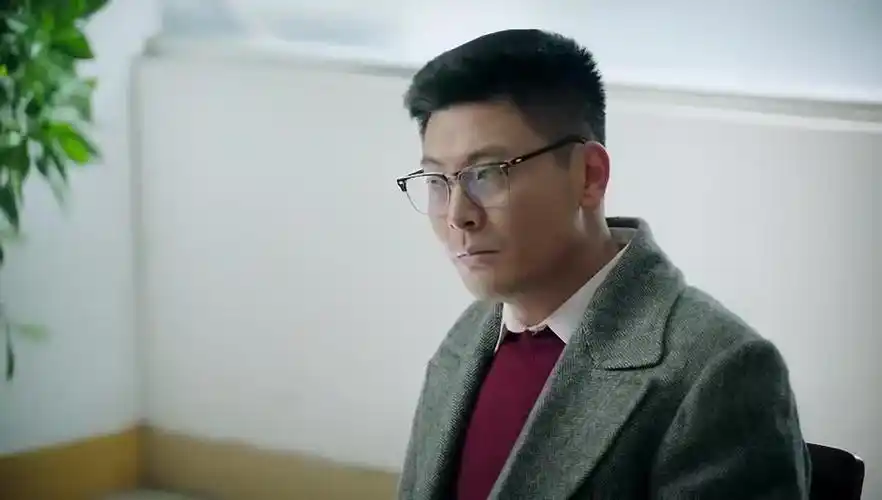 鸡毛飞上天:义乌货都成假货,商家没了资金大吵,邱英杰怒摔茶杯