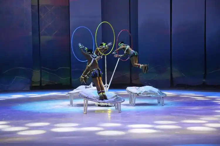 冰城盛夏 "冰秀"绽放 ——冰上杂技剧《冰秀·寻梦》震撼上演