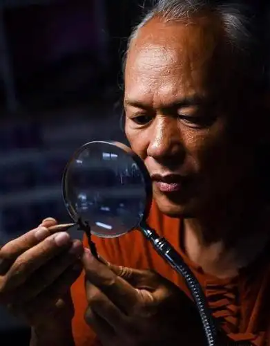 台湾微雕家陈逢显传承中华精湛工艺