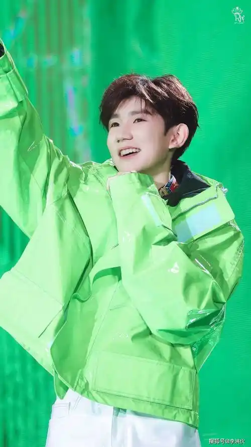 tfboys十周年演唱会,600万人抢4000张票,女孩花20万找黄牛买票_王俊凯