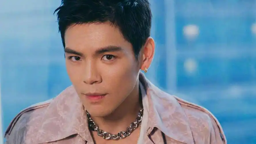 向佐成功求婚郭碧婷,向太激动发文:我们双方父母都很开心!