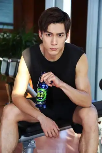 韩东君并不陌生,就最近热播剧《三国机密之潜龙在渊》的男主,韩东君