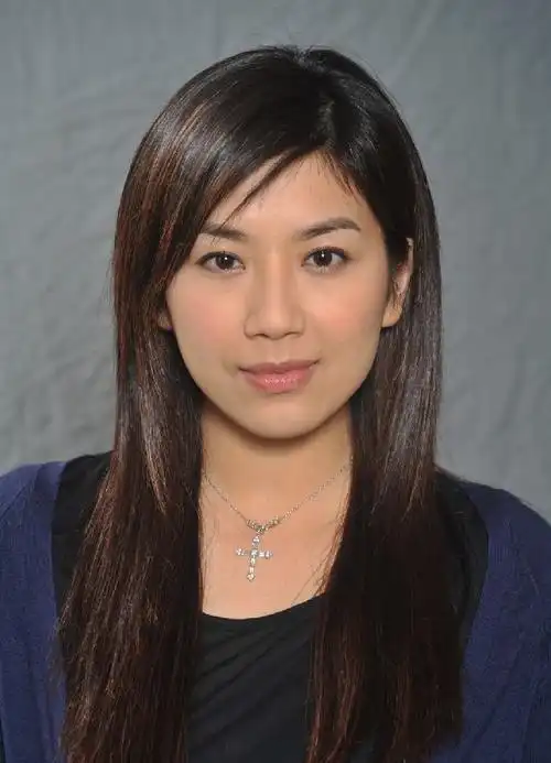 《飞虎》中的女角色,由黄智雯饰演,其虽然担任飞虎队文职工作,但向往