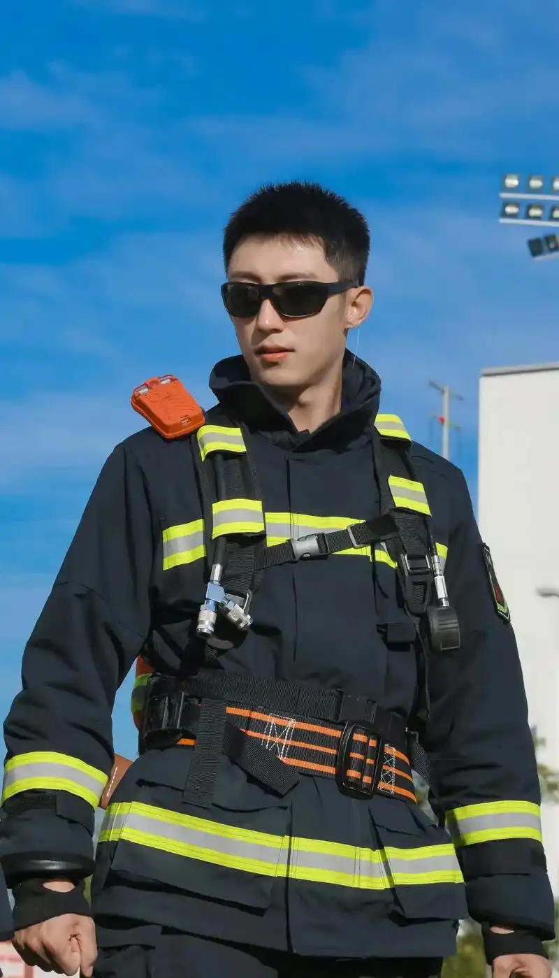 高清帅照#黄景瑜他从火光中走来 #黄景瑜 #理想型 - 抖音