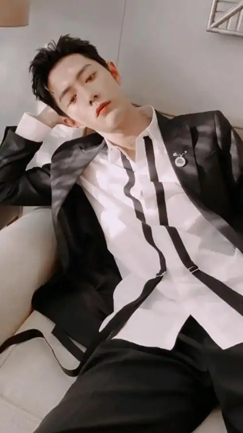 肖战#肖战抬头a爆了求哥演霸道总裁