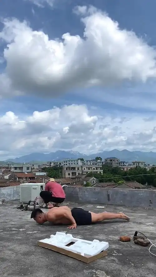 不要看不起一块腹肌,小哥哥秀起来,照样吊打健身教练几条街!