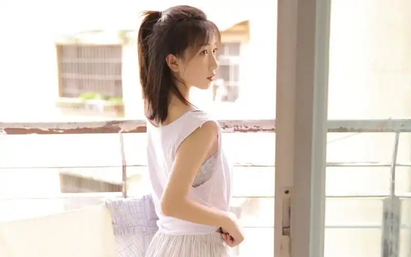 夏日小清新美女唯美写真桌面壁纸