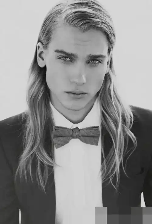 搞文艺男生留长头发发型 男生长头发适合染哪些发色