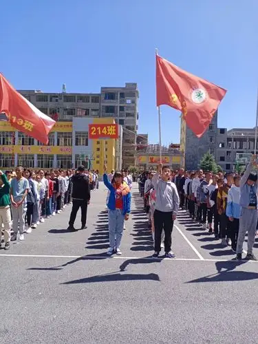 镇雄县林口初级中学爱国卫生专项行动掠影