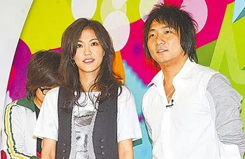 据悉他跟曾是五月天技师团成员,也是石头老婆的亲妹妹路沚瀛(阿沚)秘