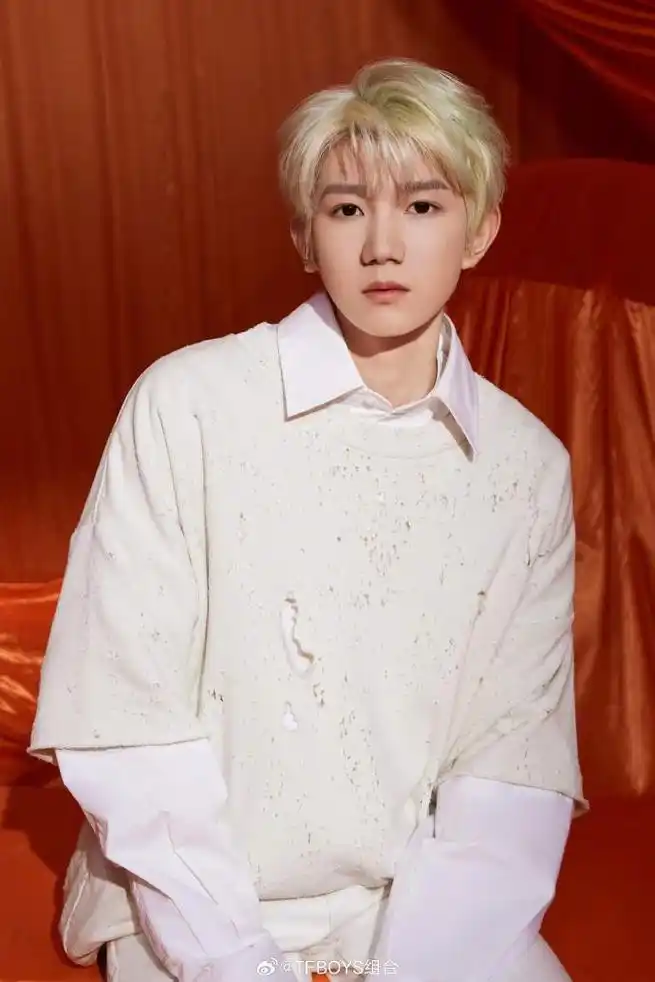 tfboys发布最新官方合照写真:共同见证少年由青涩懵懂到璀璨耀眼-上游