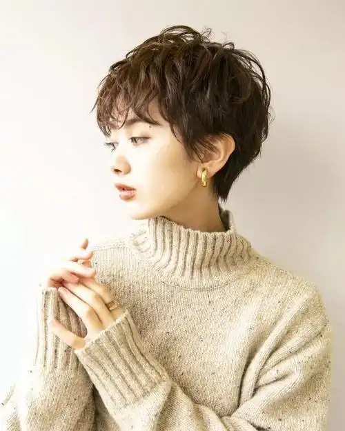 时尚减龄的短发,当属"时髦色 纹理烫"最流行,显脸小又显气质__财经