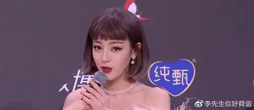 迪丽热巴短发造型惊艳为了体验短发快乐直接戴假发出场