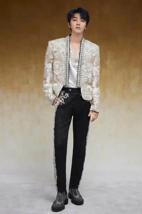 应该让新粉宝宝们知道关于王俊凯在时尚板块一些了不起的事件 - part