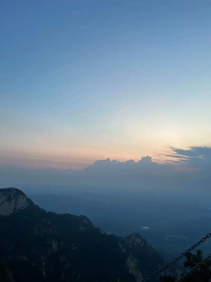 周末—泰山之行7月9号,日观峰.夜爬泰山,吃炒鸡,煎饼卷大葱 - 抖音