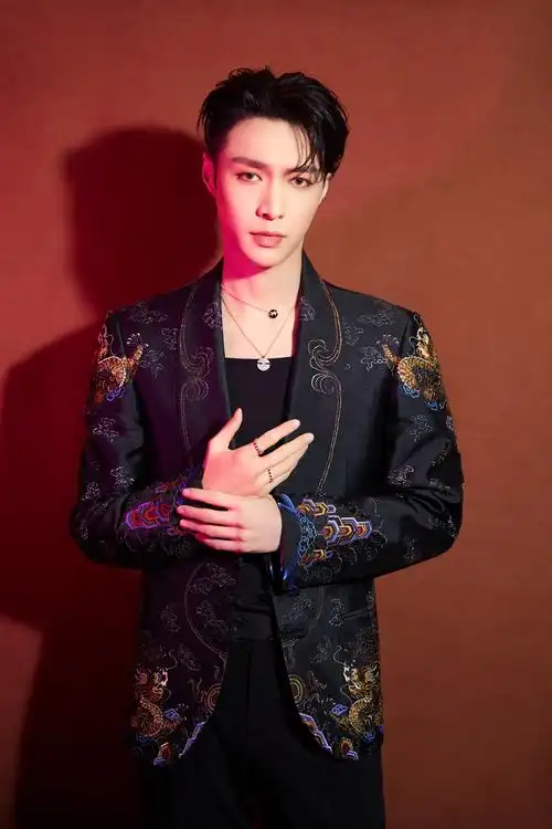 品牌大使张艺兴以chaumet作品相伴,开启2020"圆满年份"