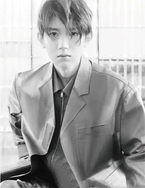 王源禁欲灰色西装