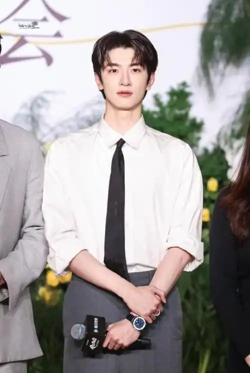 这一夜,38岁彭冠英秒了25岁林一,才知道身高对男人有多很重要