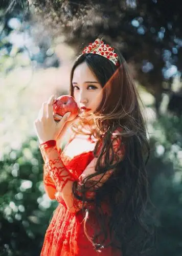 红衣女王气质私房照写真图片下载