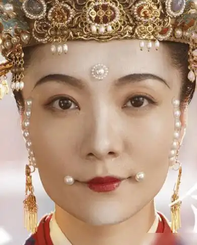 宋朝一般人的妆容则比较淡雅,宋代女子的妆容比较素淡,所以腮红也是