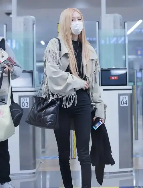 更新一组blackpink朴彩英机场图片